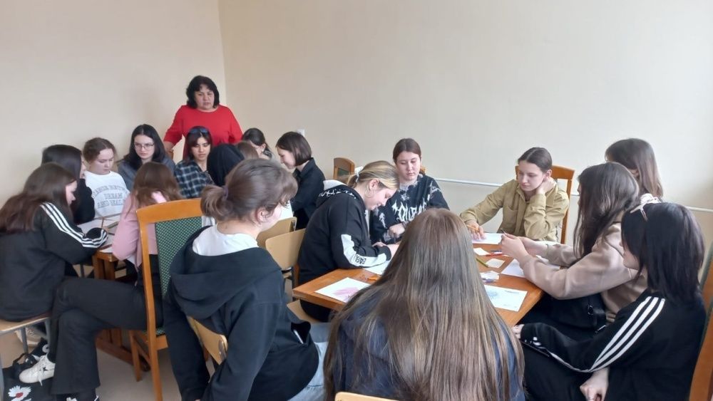 Девичник со смыслом "Живи, Люби, Мечтай" для учащихся 10 классов МБОУ СОШ №1 и МБОУ СОШ№2