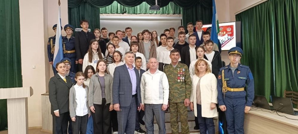 Врач больницы провёл урок мужества в школе 2