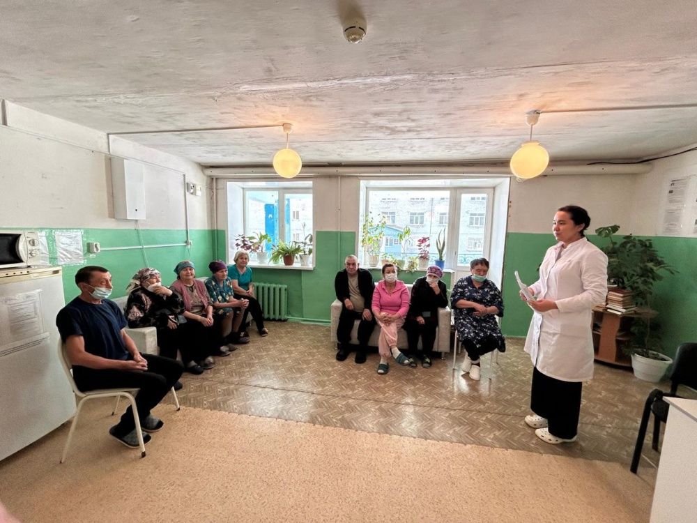 Врач-терапевт Минниахметова Наиля Аухатовна провела для пациентов школу сахарного диабета